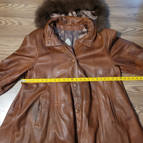 Czech Made Buttery Soft Leather Coat with Fur Collar - Picture 16 of 16